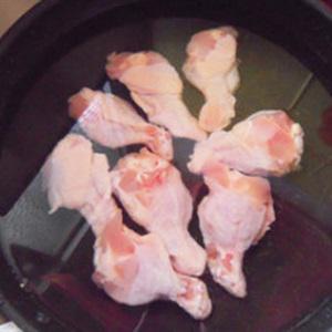 Cách làm gà om nấm bí đỏ