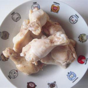 Cách làm gà om nấm bí đỏ