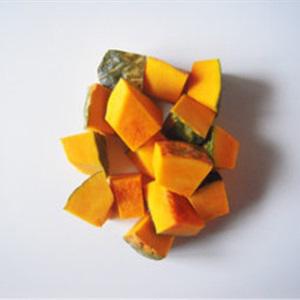 Cách làm gà om nấm bí đỏ