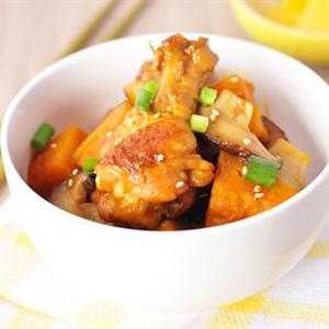 Cách làm gà om nấm bí đỏ