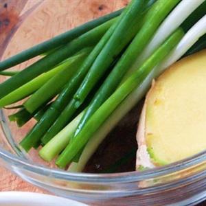 Cách làm gà om nguyên con