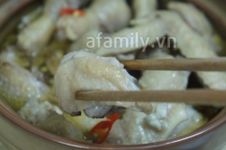 Gà om nồi đất - giản dị mà ngon cơm