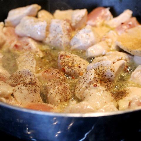 Cách làm cánh gà om nước dừa