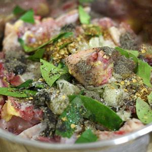 Cách làm gà ram lá chanh