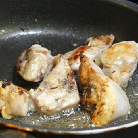 Cách làm gà rang lá lốt