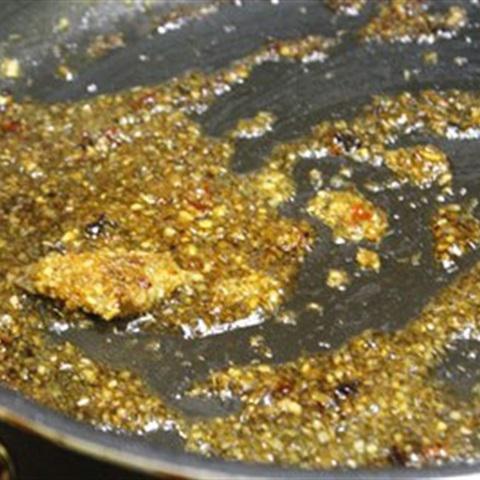 Cách làm gà rang lá lốt