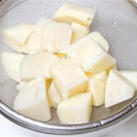 Cách làm gà sốt khoai tây kiểu Hàn