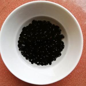 Cách làm gà tần ngải cứu đậu đen