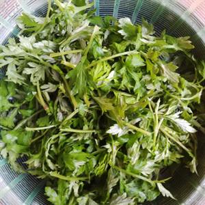 Cách làm gà tần ngải cứu đậu đen