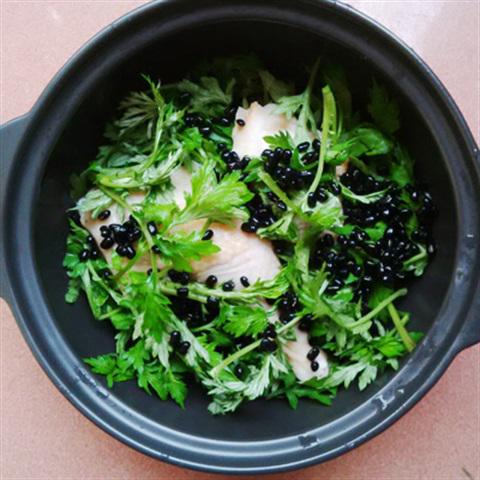 Cách làm gà tần ngải cứu đậu đen