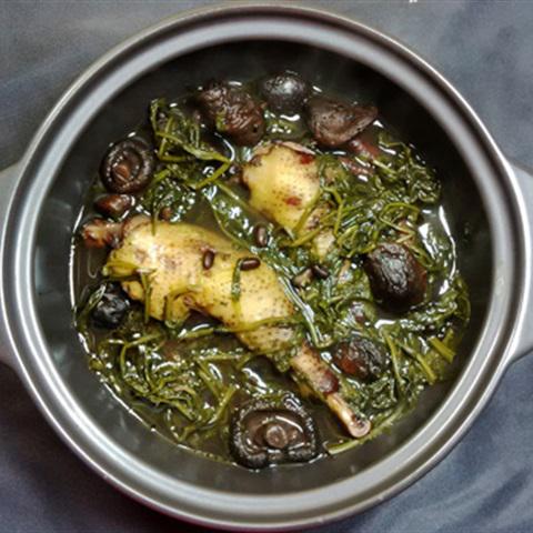 Cách làm gà tần ngải cứu đậu đen