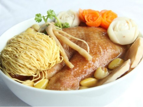 Gà tiềm rễ sâm