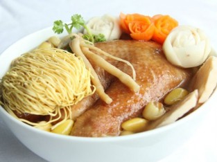 Gà tiềm rễ sâm