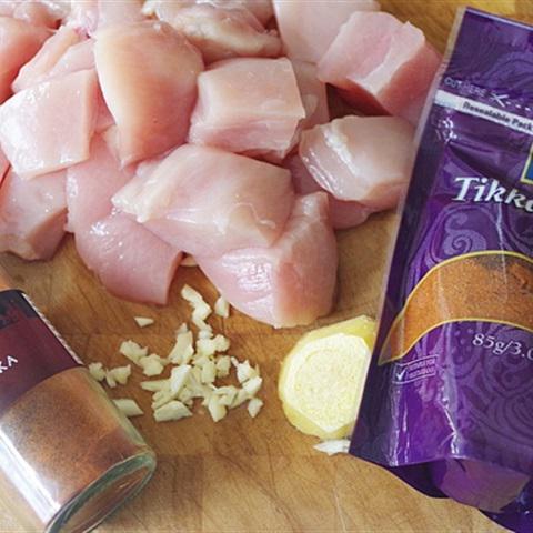 Cách làm gà tikka với bánh mì Naan