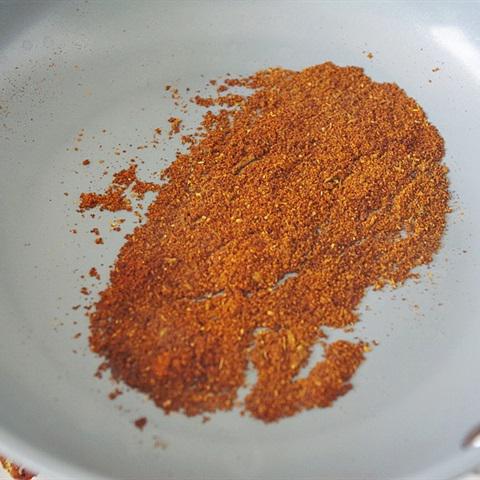 Cách làm gà tikka với bánh mì Naan