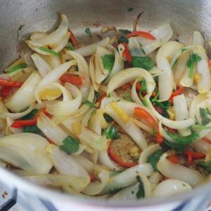 Cách làm gà tikka với bánh mì Naan