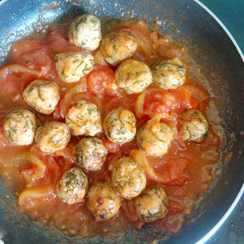 Cách làm gà viên lá mắc mật sốt cà chua