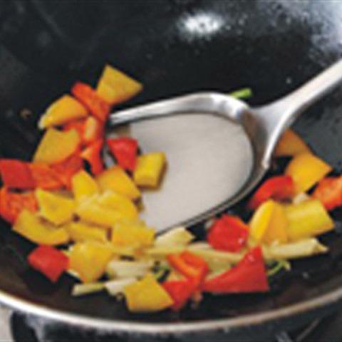 Cách làm gà viên xào vải