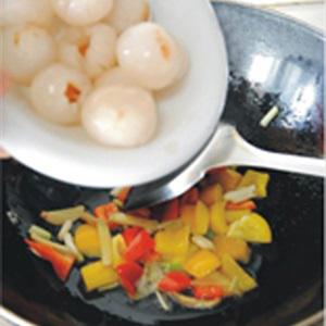 Cách làm gà viên xào vải