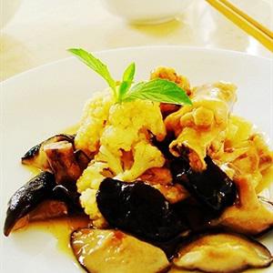 Cách làm gà xào bông cải trắng