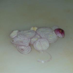 Cách làm gà xào dưa cải chua