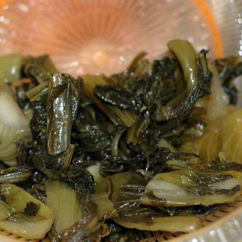 Cách làm gà xào dưa cải chua