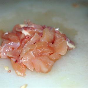 Cách làm gà xào dưa cải chua