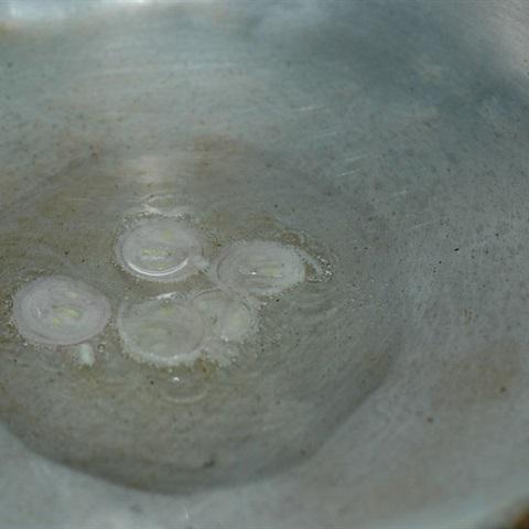 Cách làm gà xào dưa cải chua