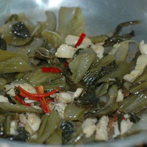 Cách làm gà xào dưa cải chua