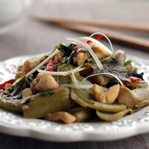 Cách làm gà xào dưa cải chua