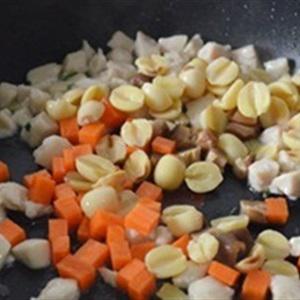 Cách làm gà xào hạt sen