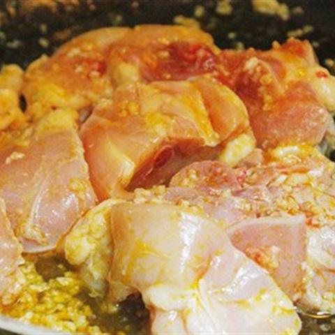 Cách làm gà xào húng quế