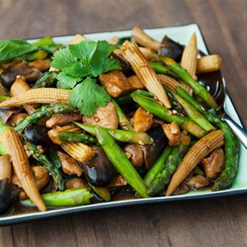 Cách làm gà xào kiểu Thái