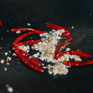 Cách làm gà xào măng tươi