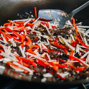 Cách làm gà xào măng tươi