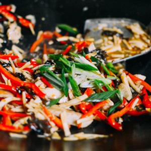 Cách làm gà xào măng tươi