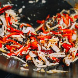 Cách làm gà xào măng tươi