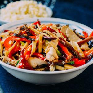 Cách làm gà xào măng tươi