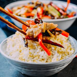 Cách làm gà xào măng tươi