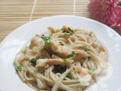 Gà xào nấm kim châm