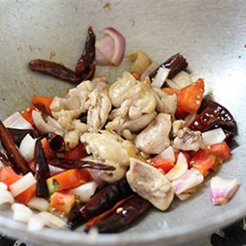 Cách làm gà xào ớt chua cay