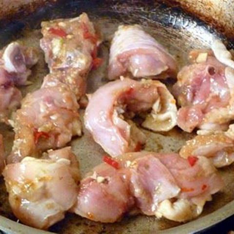 Cách làm gà xào ớt sả băm