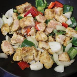 Cách làm gà xào rau củ