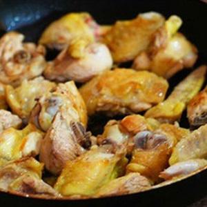 Cách làm gà xào sả ớt