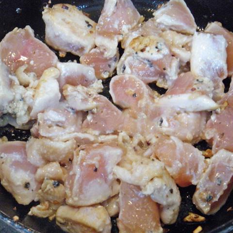 Cách làm gà xào sa tế