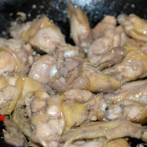 Cách làm gà xào sả