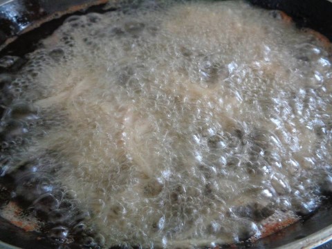 Gà xé sợi xào cay tuyệt ngon