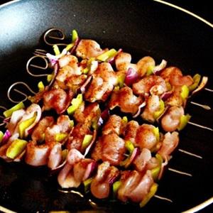 Cách làm gà xiên nướng kèm rau