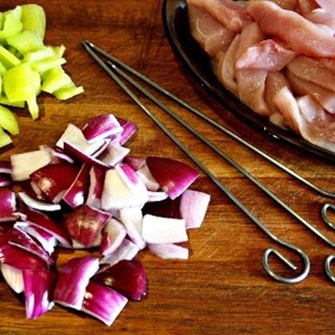 Cách làm gà xiên nướng kèm rau