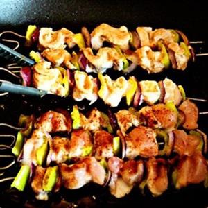 Cách làm gà xiên nướng kèm rau
